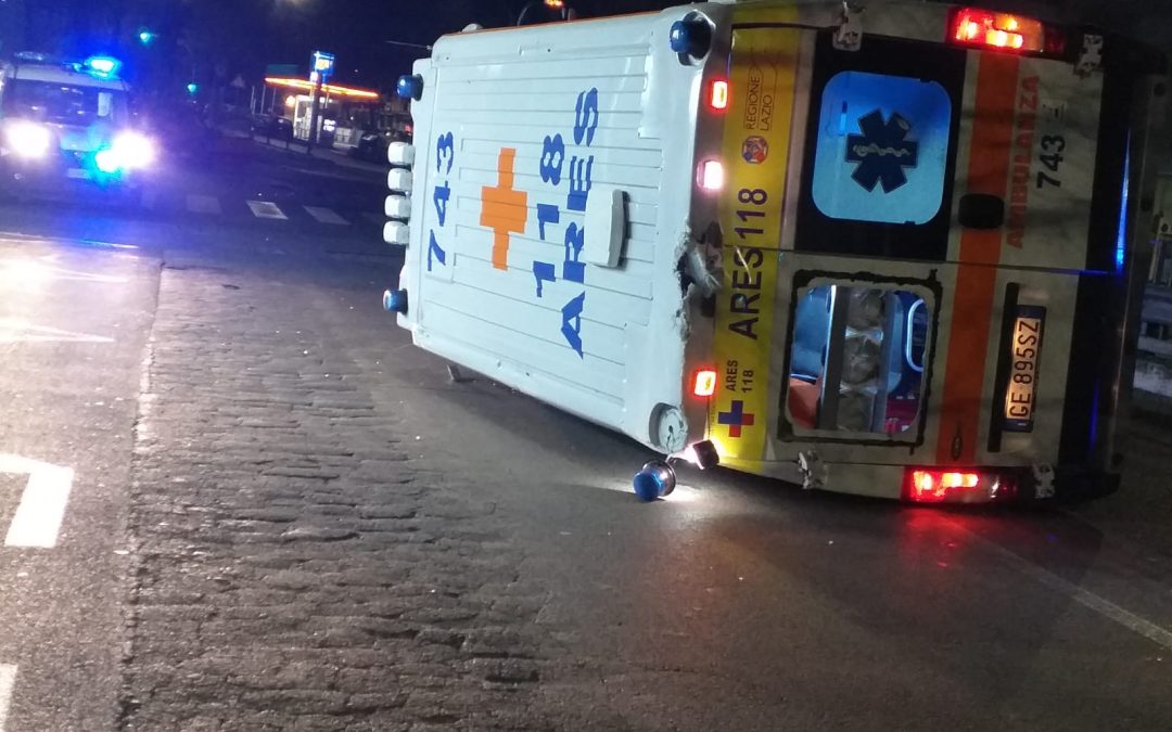 Roma, nella notte ambulanza coinvolta in un incidente