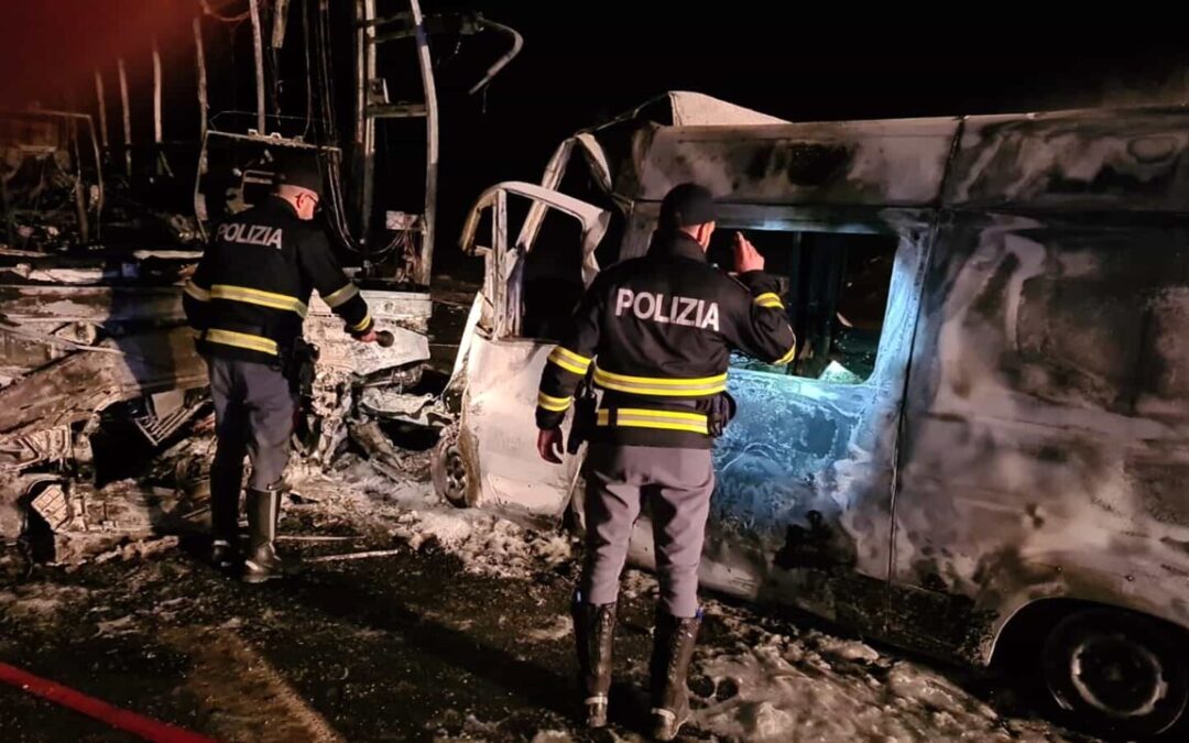 Schianto ambulanza nelle Marche, 4 morti. Giuliano: “E’ una tragedia immane”